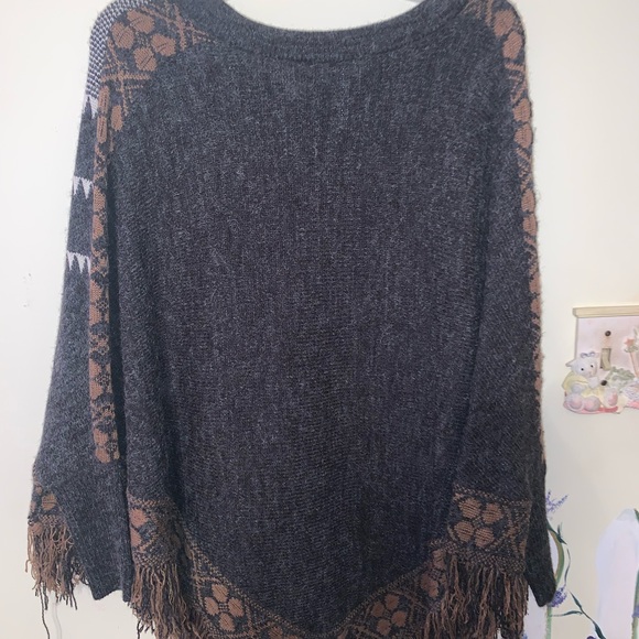 Poncho - Picture 3 of 3